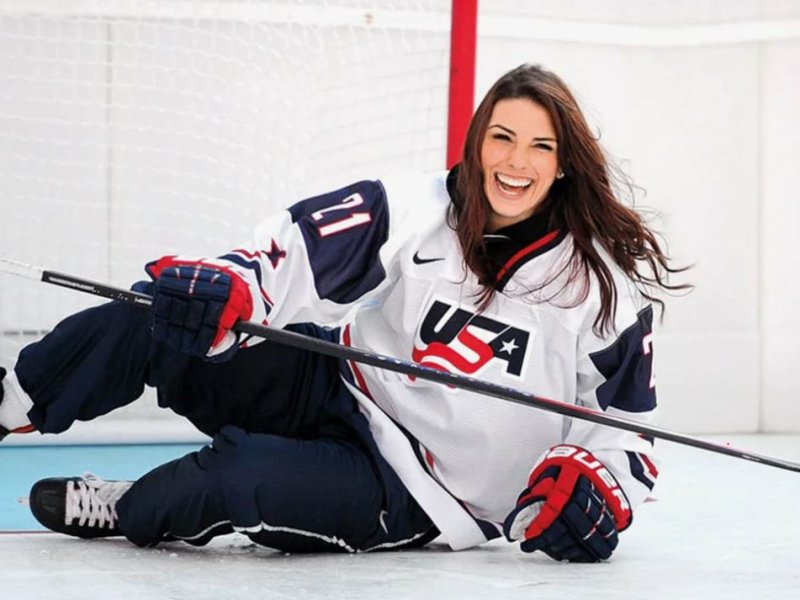 Хилари Найт — символ женского хоккея США